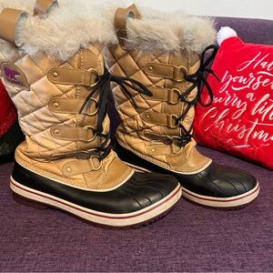 Sorel Tofino II Waterproof boots with a faux fur cuff-Women’s Size 9.5